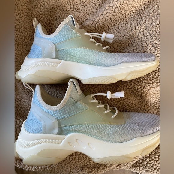 Steve Madden Myle NY 90 Iridescent Blue Multicolor Sneakers, Size 8 Medium - Picture 3 of 11